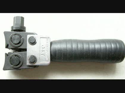 「ボルボV70 ブーツバンドの専用工具って」の回答画像1