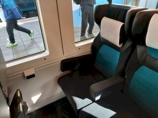 「なぜE257系2000番台はグリーン車の」の質問画像