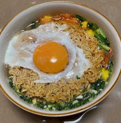 「ラーメンに生卵を落として食べるってメジャ」の回答画像9