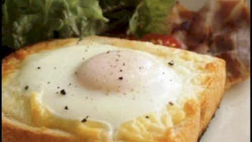 「目玉焼き 何を付けて食べますか? ちなみ」の回答画像18