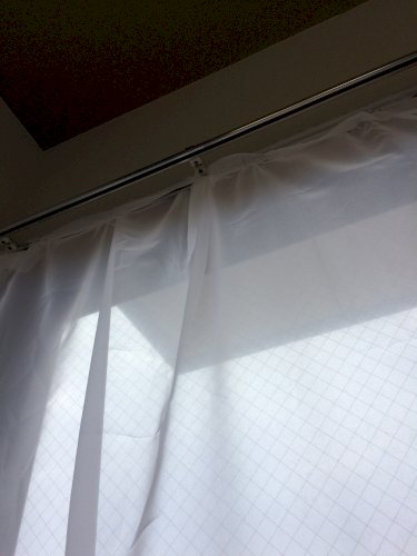 「カーテンを付けずに住むのは危険?」の質問画像