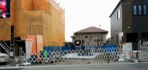 「真ん中の家は、次は何をなさるんでしょうか」の質問画像