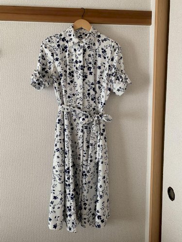 「画像の半袖ワンピースを今着たいです。コー」の質問画像