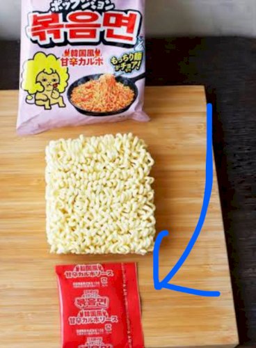「【至急です!】「日清焼そば ポックンミョ」の質問画像