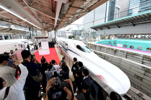 「本日デビューした東海道新幹線N700Sっ」の質問画像