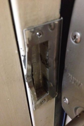 「鍵の部分にヘコミ。空き巣被害?」の質問画像
