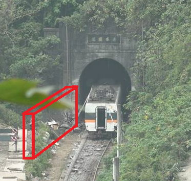 「台湾の鉄道事故は、トンネルの入り口に図の」の質問画像