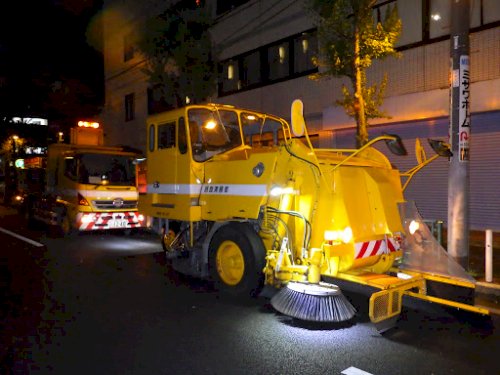 「深夜に道路公団のトラックがクソ眩しい証明」の回答画像3