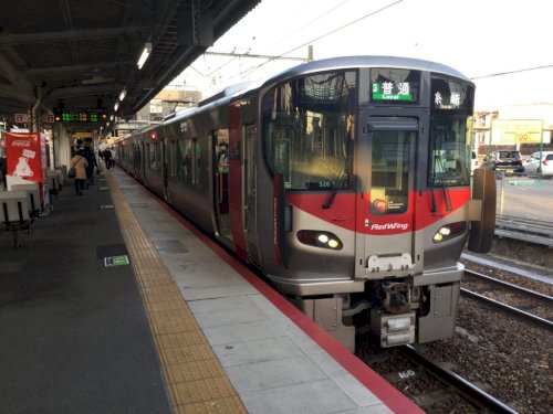 「何故最近の鉄道車両は寒色だったり銀色だっ」の回答画像4