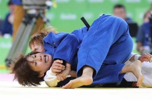 「【五輪柔道】女子48キロ級の近藤が銅メダ」の質問画像
