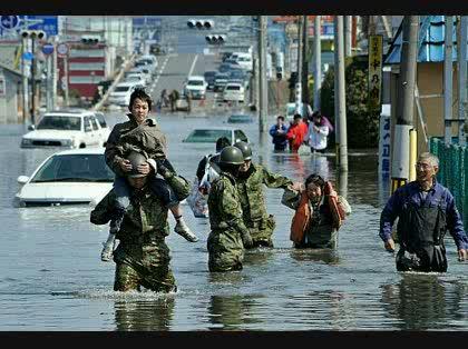 「自衛隊の給料は上げるべき」の質問画像