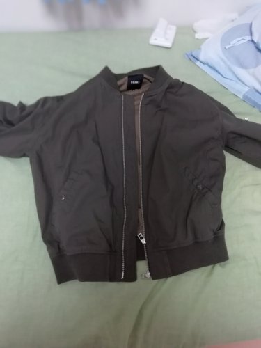 「このカーキのMA-1ださくないですか? 」の質問画像