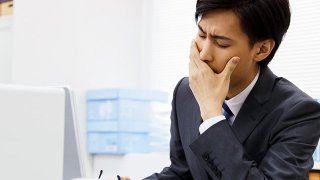 忙しく働く人を襲うおしりのトラブル!痔になりやすい生活習慣とは【PR】