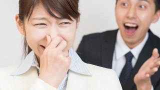 スマホを見すぎると口臭がひどくなるって本当?