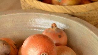 ポイっと捨てちゃう玉ねぎやみかんの皮や卵の殻の活用術3選