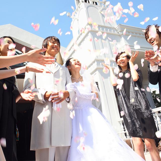 意外にもアレはOK!?専門家に聞いた結婚式の服装マナー