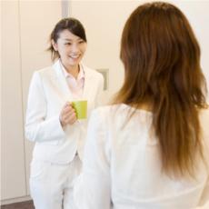 会社の給湯室や女子トイレでなぜ愚痴や不満をしゃべってしまうのか?