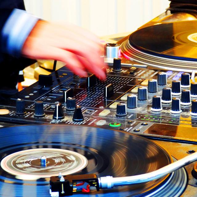 ラジオ番組のDJになりたい中高生 人気パーソナリティに心構えを聞いた