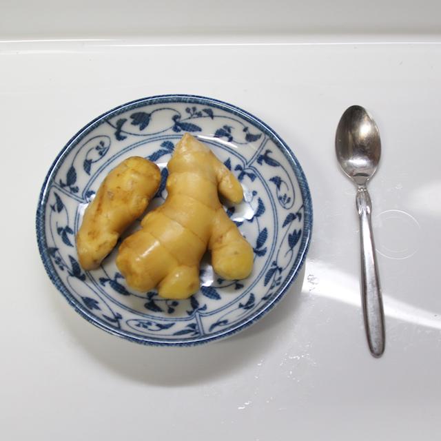 生姜の皮を簡単できれいにむく方法