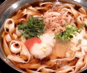 麺スープの中に!