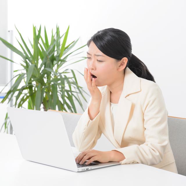 食後に眠くなる理由…「胃袋に血液が集中」じゃなかった! 我慢できない位は要注意