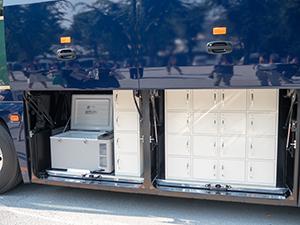 トランクには専用ロッカーと冷蔵庫も完備