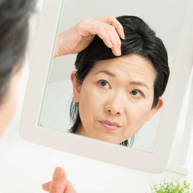 白髪は抜く、染める、放置、どれがいいのか?美容師に聞いた