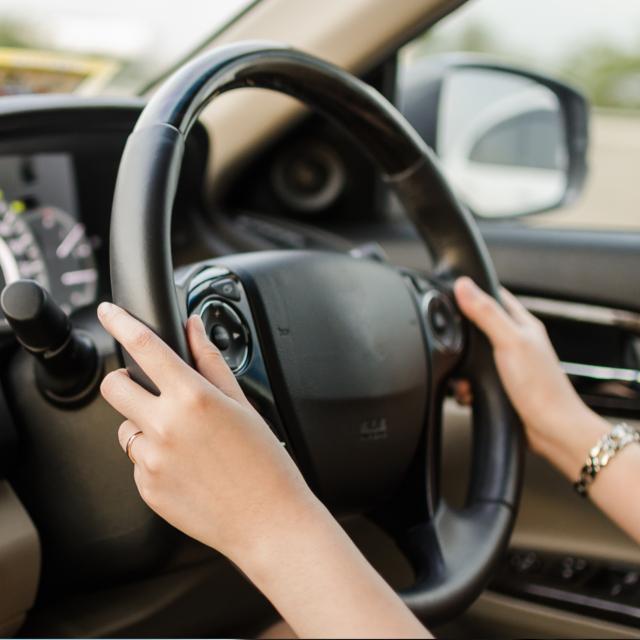 運転中のお礼、どうやるのが適切?