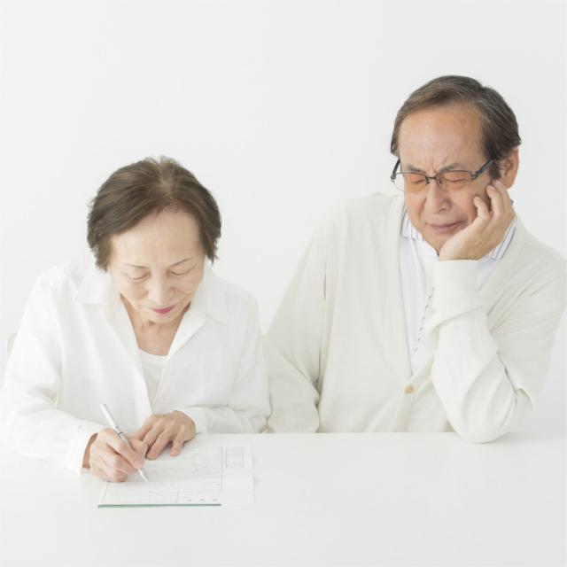 認知症の夫と離婚したくてもできない!妻の悩みはどう解決すべき?