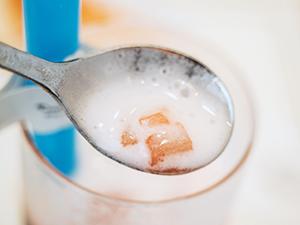 「ピーチポップ」は桃の果肉入り