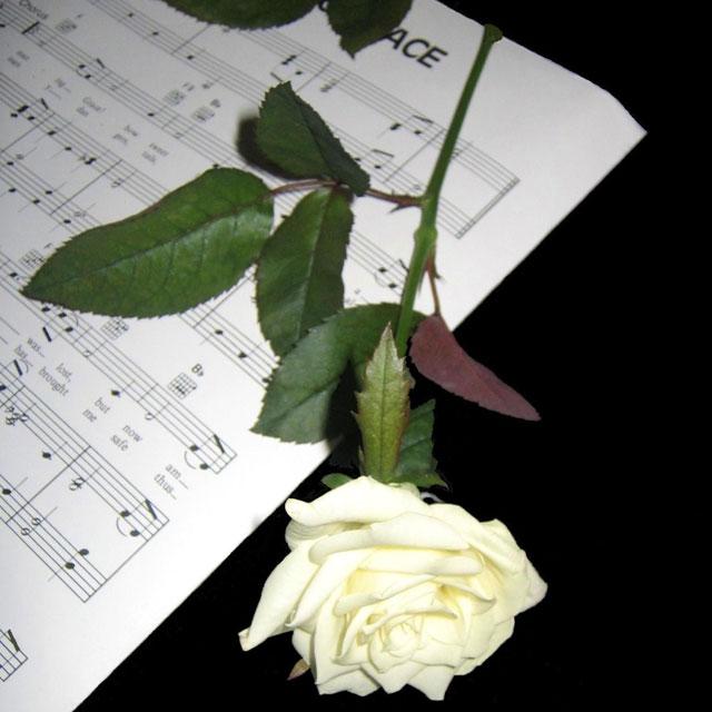 亡くなった人を思い出す「音楽葬」とは?――専門家に具体的に聞いてみた