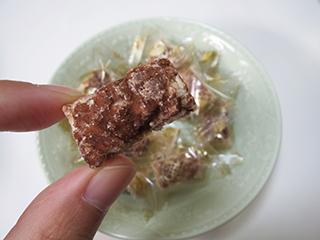 変り種バレンタイン!柿の種ショコラはいかが?