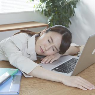 休暇中も仕事のことが気になる。これって“仕事中毒”?専門家に聞いてみた!