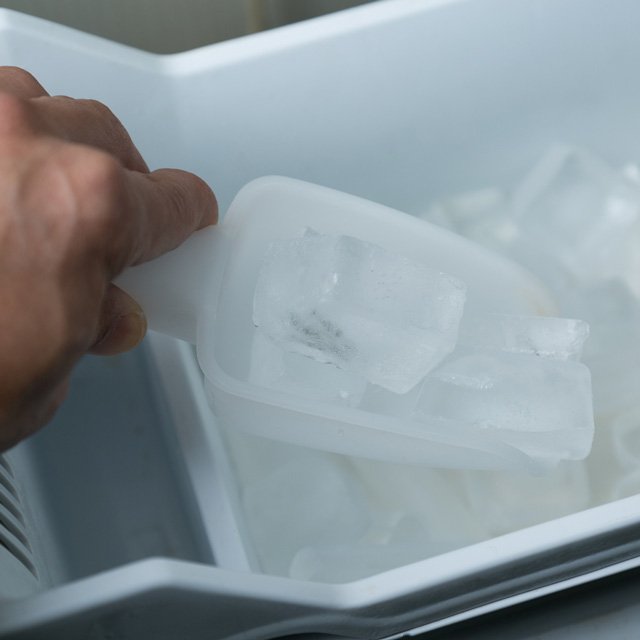 冷凍庫の氷の賞味期限は?いつのまにか小さくなるのはなんで?