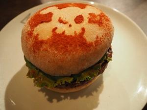 ハバネロとジョロキアを使用した「SUPER HOT バーガー」に超甘党男性が悶絶!!