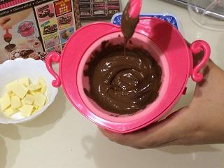 バレンタインのプレゼントに!とろけるショコラポットで「デコチョコ」を作ってみた