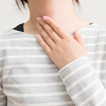 「風邪かな?」で済ませないで のどの不調はストレスが原因のことも【PR】