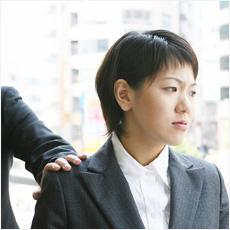 元カノが忘れられない男性の行動を追う