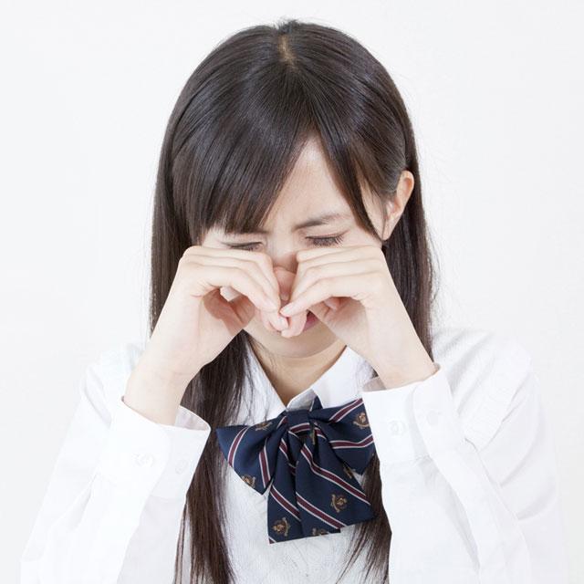 先輩に胸を見られてしまった女子高生の悩み