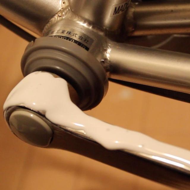 木工用ボンドを使って、自転車のさびを落としてみた!