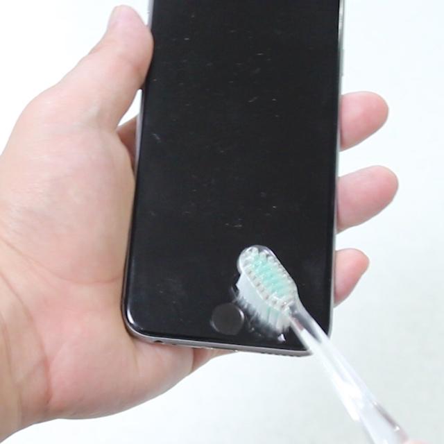 【簡単ピカピカ】日用品で出来るスマホのクリーニング法