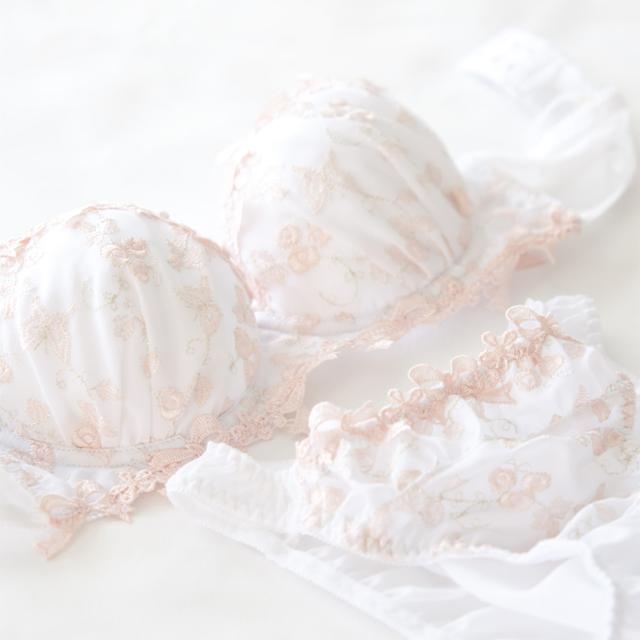 「貧乳だからノーブラで大丈夫」って本当?専門家に聞いてみた!