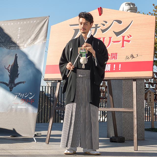 映画『アサシン クリード』大ヒット祈願イベントに登場した俳優の斎藤工さん