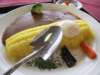 放流までできる!ダムを模した「安威川ダムカレー」がうまい