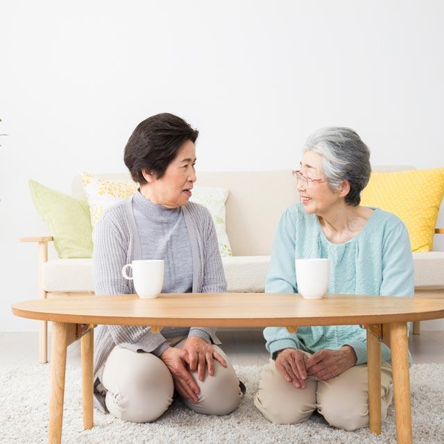 理学療法士に聞いた、テーブル&椅子の生活と床座り生活のメリット・デメリット