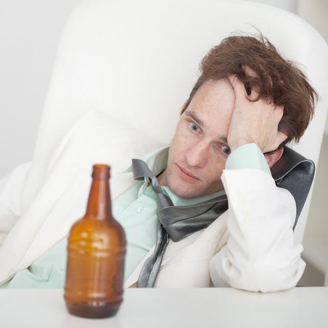 なぜツラい二日酔いを経験してもまた飲み過ぎてしまうのか?