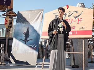映画の大ヒットを祈願する斎藤さん