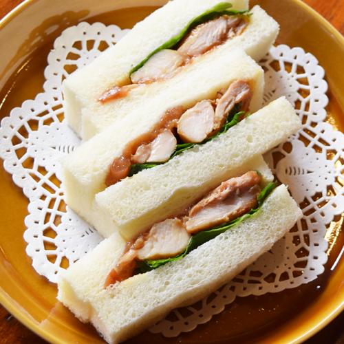 「和歌山に存在!照り焼きチキンと梅を挟む新」の質問画像