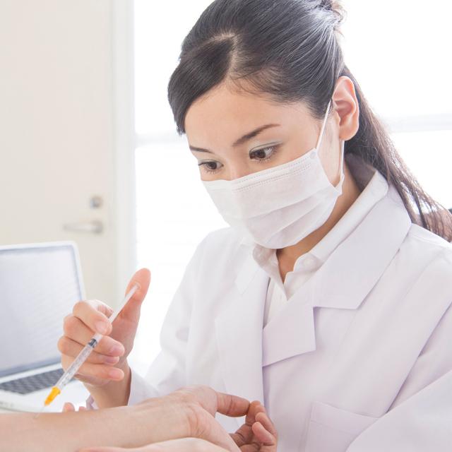 あなたはどっち?注射のとき、針を見る・見ない?
