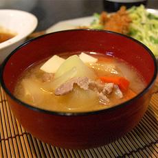 豚汁に入れるイモはサトイモ?ジャガイモ?